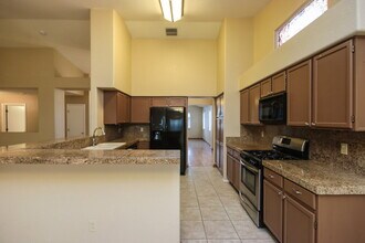 8915 N Veridian Dr in Tucson, AZ - Foto de edificio - Building Photo