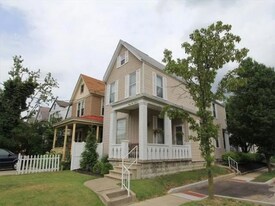 3900 Edwards Rd in Cincinnati, OH - Building Photo