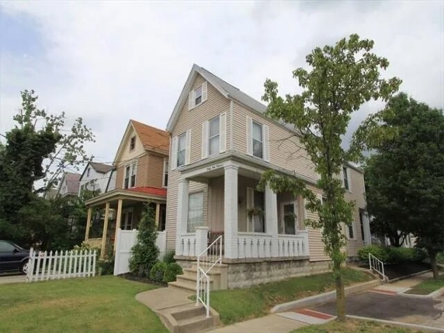 3900 Edwards Rd in Cincinnati, OH - Building Photo