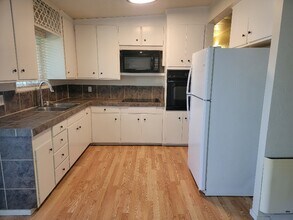 1953 Riverview St in Eugene, OR - Foto de edificio - Building Photo