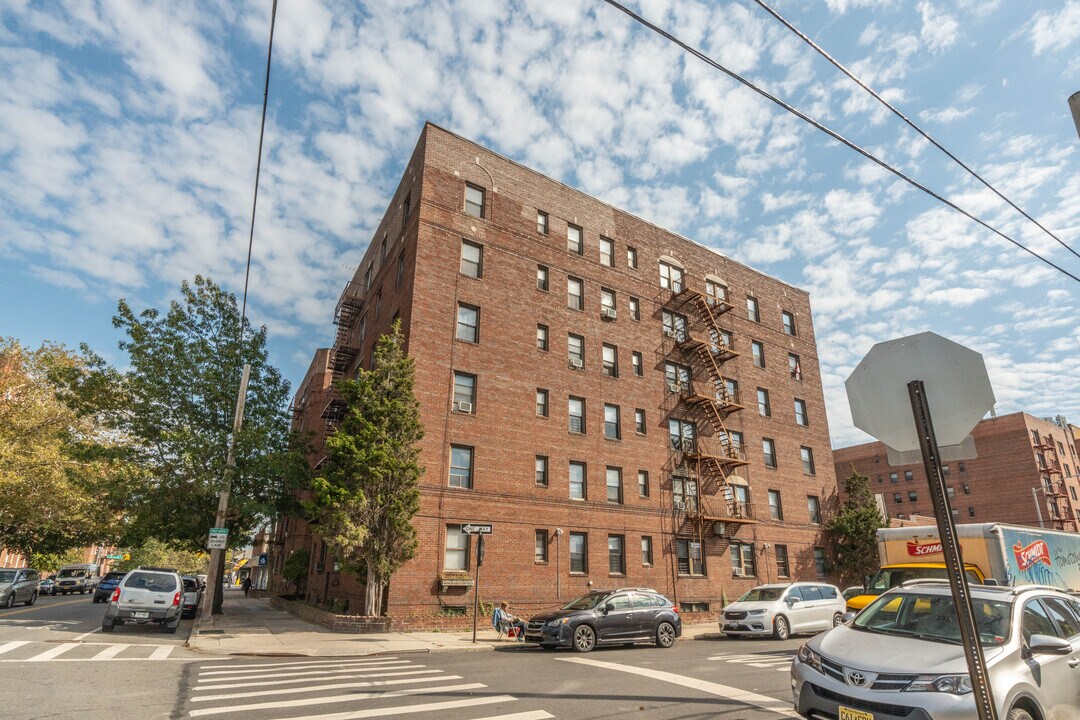 1900 Avenue W in Brooklyn, NY - Foto de edificio