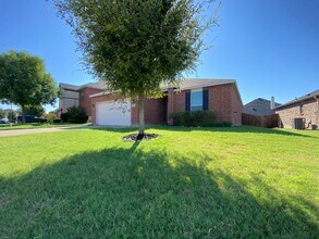 5821 Mirror Ridge Dr in Fort Worth, TX - Building Photo - Building Photo