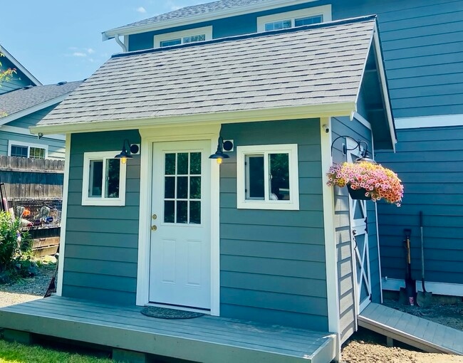 4681 Bedford Ave in Bellingham, WA - Foto de edificio - Building Photo
