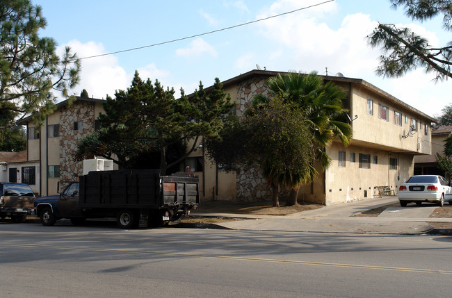 1116 S Inglewood Ave in Inglewood, CA - Building Photo - Building Photo