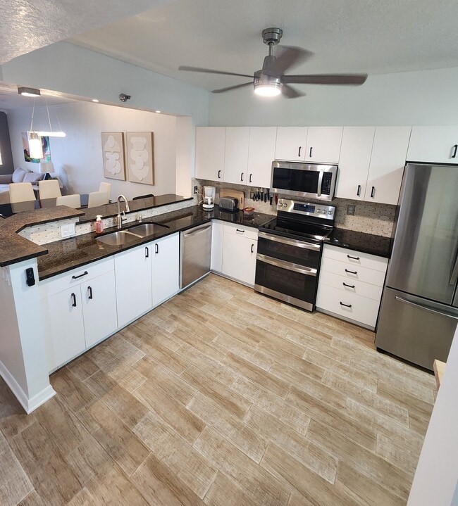 7882 Sailboat Key Blvd S, Unit #205 in South Pasadena, FL - Building Photo - Building Photo