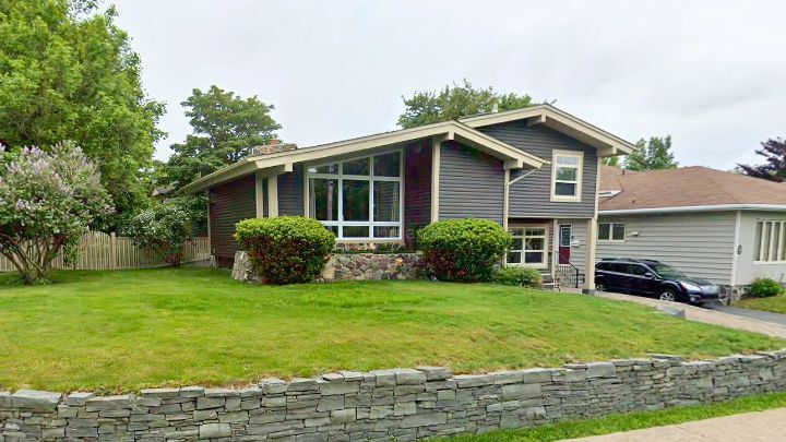 37 Cowan Ave in St John's, NL - Building Photo