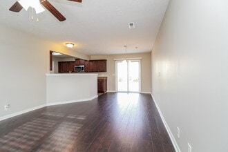 1913 Warmingfield Dr in Murfreesboro, TN - Foto de edificio - Building Photo