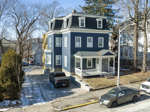 35 Oak Ave in Worcester, MA - Building Photo - Building Photo