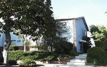 Sierra Madre Garden Apartments in Sierra Madre, CA - Foto de edificio - Building Photo