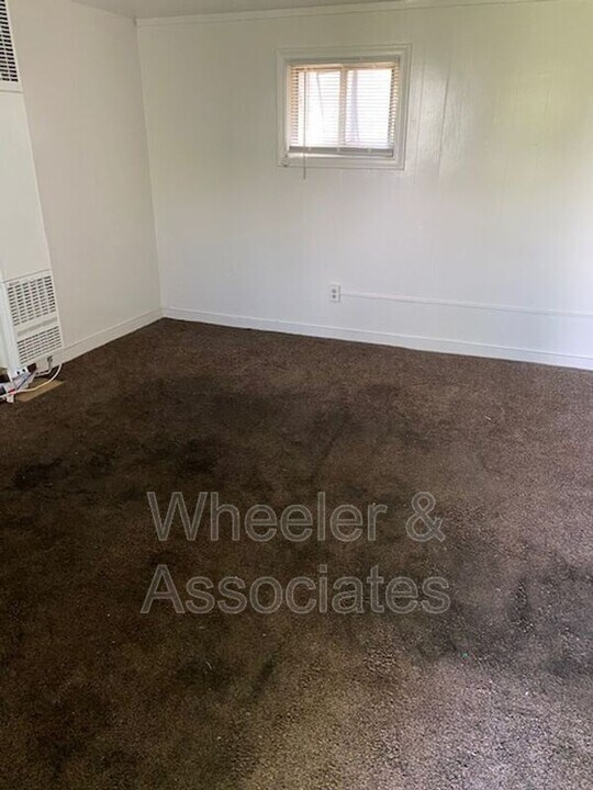 493 N Harrisville Rd in Harrisville, UT - Building Photo