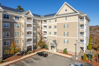 Village Green in Tewksbury, MA - Foto de edificio - Building Photo