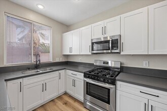 9522 Windborne Ave in Las Vegas, NV - Building Photo - Building Photo