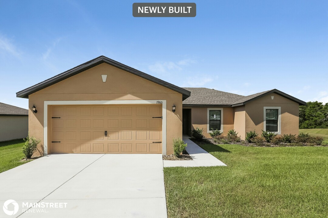 1960 Piedmont Ct in Mascotte, FL - Building Photo