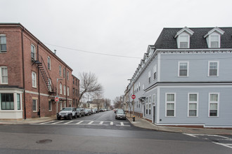 346-352 W 3rd St in Boston, MA - Building Photo - Building Photo