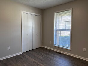 378 W University Pky in Jackson, TN - Building Photo - Building Photo