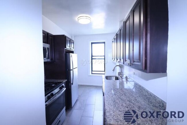 37-33 College Point Blvd in Queens, NY - Building Photo - Building Photo