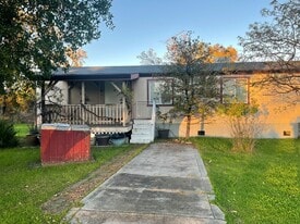 9481 Silver Bridge Rd in Palo Cedro, CA - Building Photo