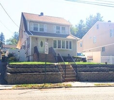 1153 Queen Anne Rd in Teaneck, NJ - Building Photo