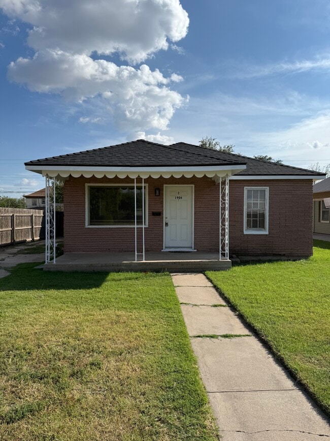 property at 1906 2nd Ave