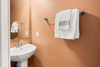 3298 Joshstock Dr in Columbus, OH - Foto de edificio - Building Photo