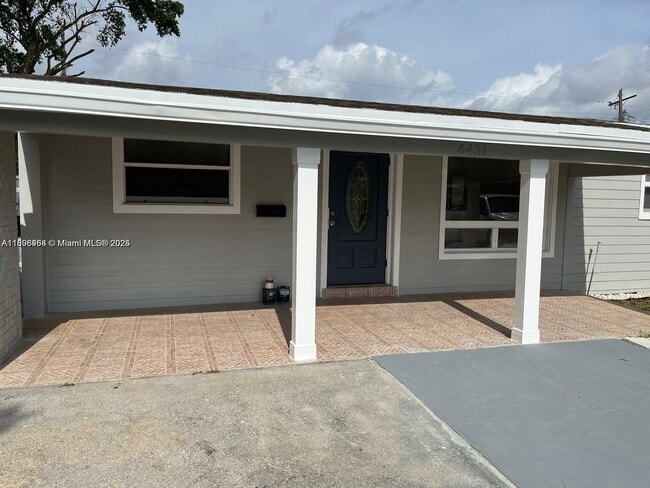 6431 Hayes St in Hollywood, FL - Building Photo - Building Photo