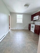 93 Broad St in Norwich, CT - Building Photo - Building Photo