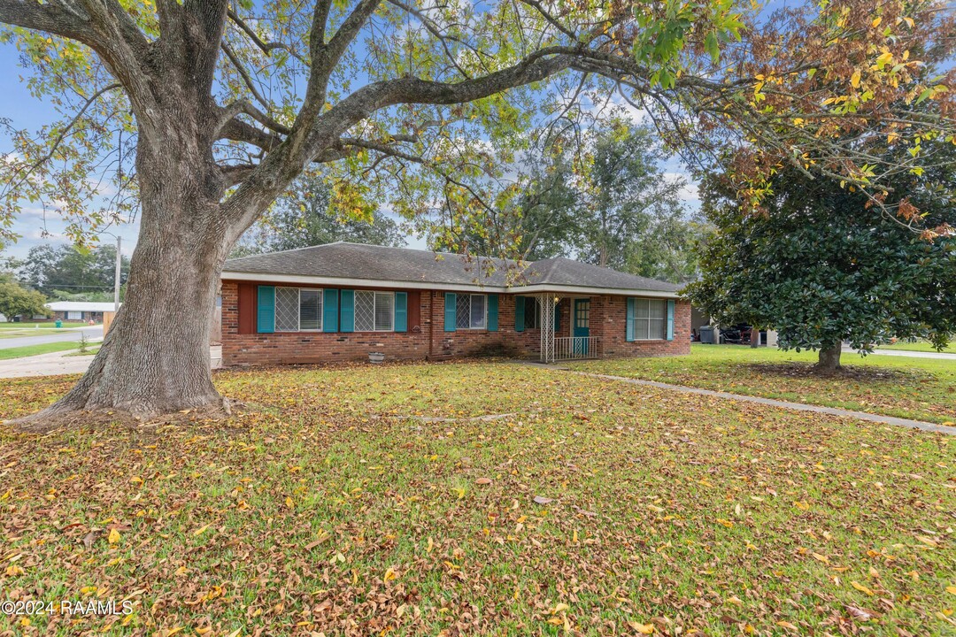 119 Gordon Crockett Dr in Lafayette, LA - Building Photo