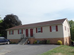 700 Thomas Ln in Martinsburg, WV - Building Photo - Building Photo