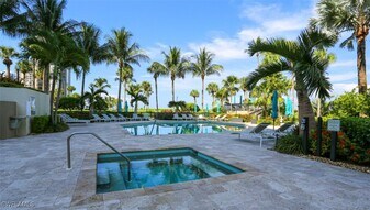 4551 Gulf Shore Blvd N in Naples, FL - Building Photo