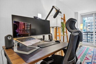 68 W 37th St in New York, NY - Building Photo - Building Photo