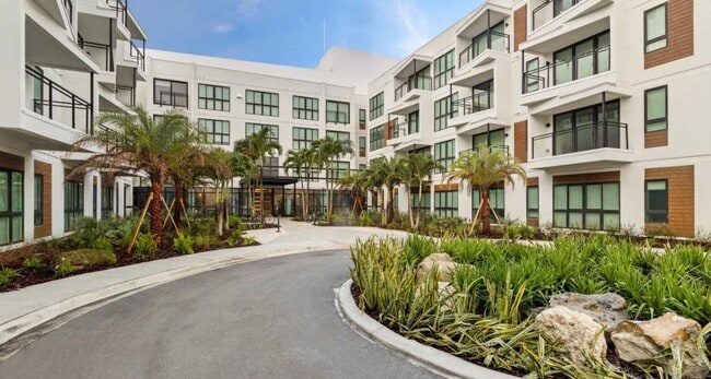 12202 Club Dr in Tampa, FL - Building Photo - Building Photo