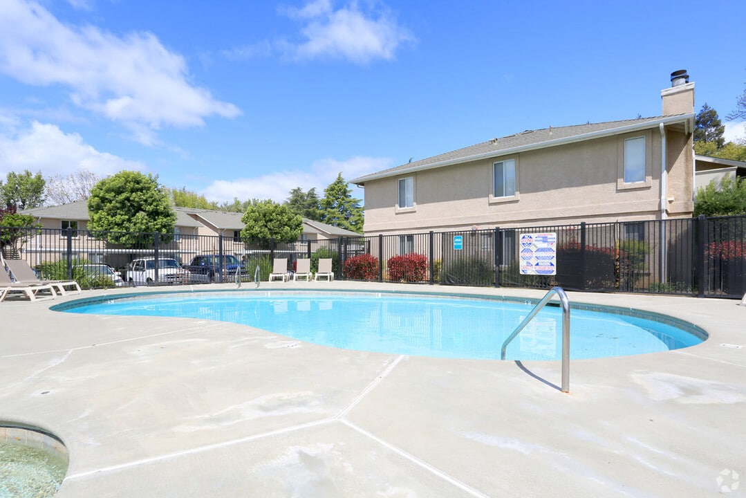 River Run in Vacaville, CA - Building Photo