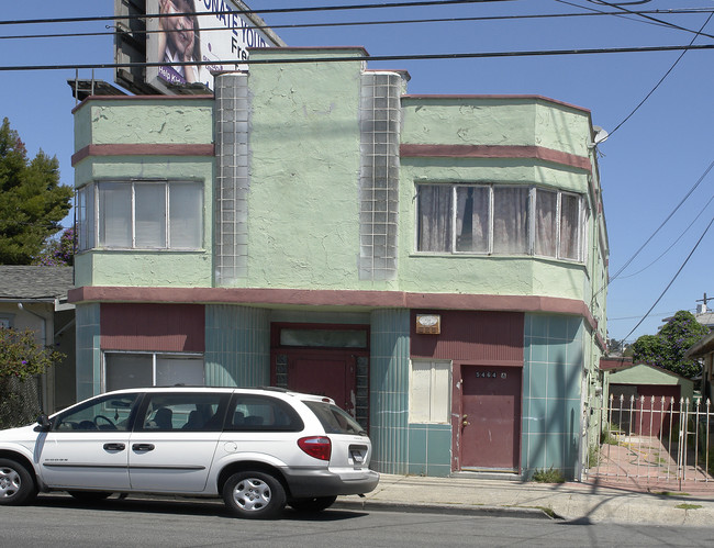 5464 Foothill Blvd in Oakland, CA - Foto de edificio - Building Photo