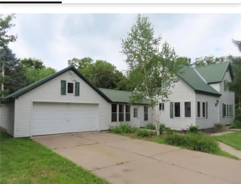 11349 Elliot Ave NW in Maple Lake, MN - Foto de edificio