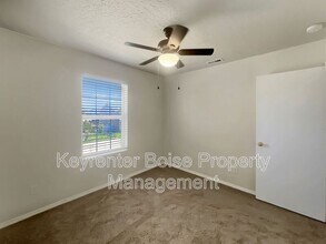 3120 Cascadia St in Caldwell, ID - Foto de edificio - Building Photo