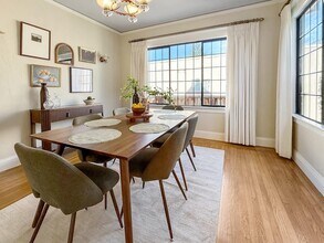 2104 Carmelita Ave in Hillsborough, CA - Building Photo - Building Photo