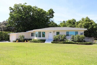 323 Spanish River Blvd in Boca Raton, FL - Foto de edificio - Building Photo