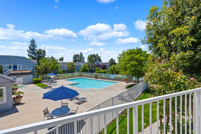 Mountain View Apartments in Moreno Valley, CA - Foto de edificio - Building Photo