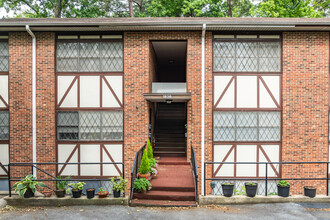 Irving Park Condos in Greensboro, NC - Building Photo - Building Photo