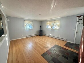 101 Honeyman Ave in Middletown, RI - Building Photo - Building Photo