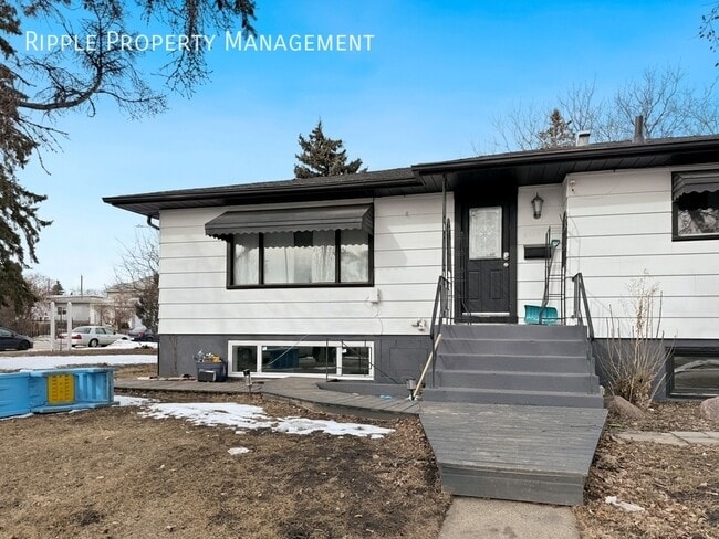 9208-9127 127 Ave NW in Edmonton, AB - Building Photo - Building Photo