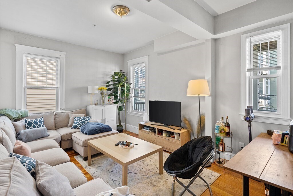 247 L St-Unit -3 Half Fee in Boston, MA - Building Photo