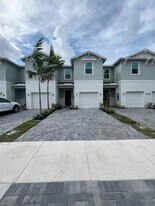 5427 Flannigan Wy in Greenacres, FL - Building Photo