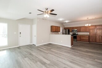 825 Cruise St in Denton, TX - Foto de edificio - Building Photo