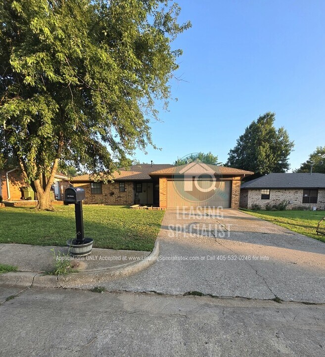 412 Linda Ln in Yukon, OK - Foto de edificio