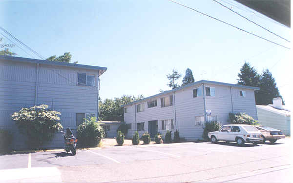 4536 SE 83rd Ave in Portland, OR - Foto de edificio - Building Photo