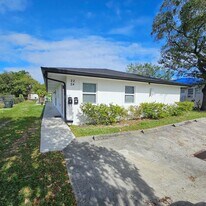 24 SW 6th St in Hallandale Beach, FL - Building Photo
