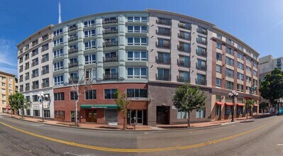 450 J St, Unit 7091 in San Diego, CA - Foto de edificio - Building Photo