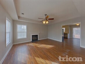 48 Bristlecone Ln in Elgin, SC - Foto de edificio - Building Photo