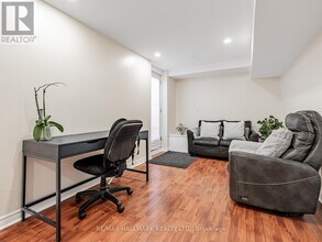 2 Michelle Dr in Vaughan, ON - Building Photo - Building Photo